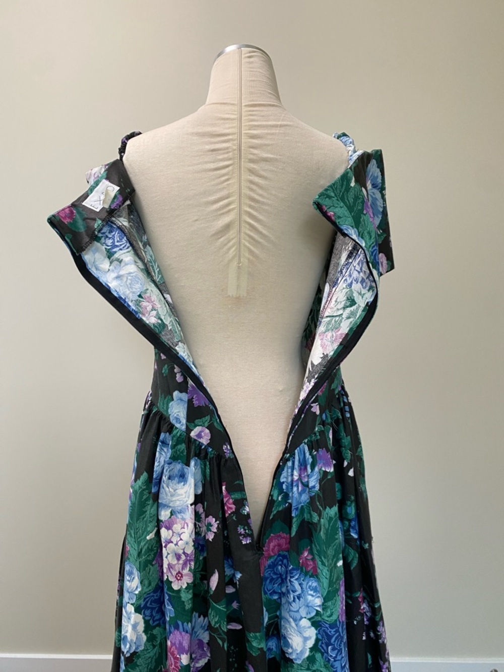 Vintage Expo Black Floral Off-Shoulder Dress with Puffed Sleeves - Picture 10 of 15